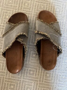 Frayed Crossband Slide Sandals in Brown